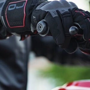 Oj Hıdeaway Siyah/Kırmızı Kışlık Korumalı Uzun Eldiven (EN 13594 Sertifikalı)